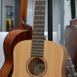 guitare-de-voyage-folk-trois-quart-cort